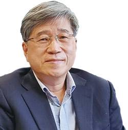 김경원 세종대 석좌교수 - 전 삼성증권 리서치센터장, 전 삼성경제연구소 전무,  전 CJ그룹 전략총괄기획  부사장, 전 대성합동지주  사장, 전 세종대 부총장 및 경영경제대 학장