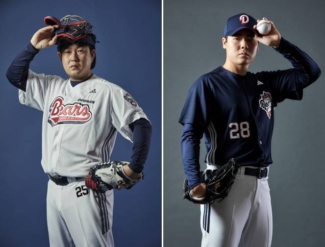 새롭게 바뀐 유니폼을 입은 두산 양의지(왼쪽)와 최승용   [두산 제공]