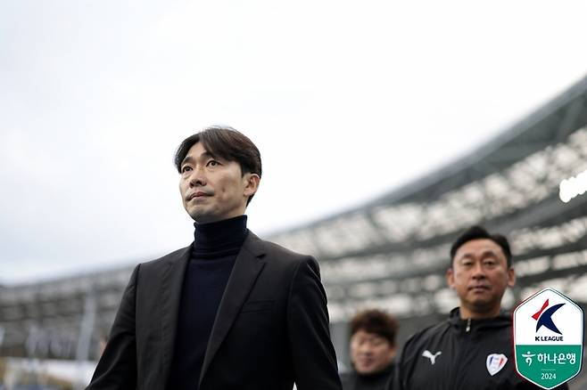 수원 변성환(왼쪽) 감독. 사진 | 한국프로축구연맹