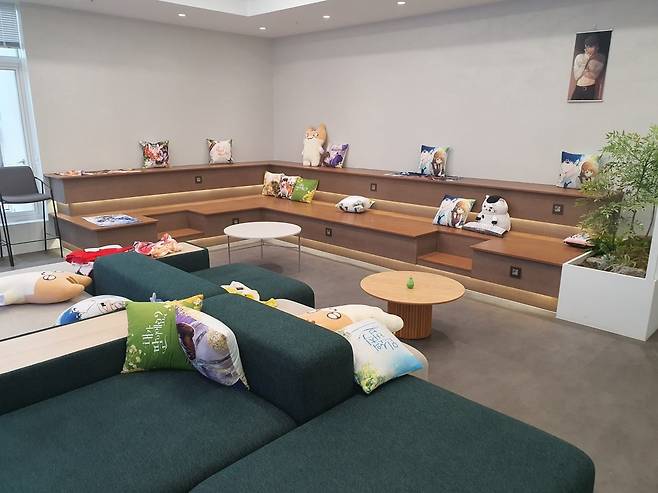 서울 구로구 디지털로32길 30 코오롱디지털타워빌란트 13층에 위치한 디앤씨미디어 본사 내부 휴게 공간. 윤현주 기자