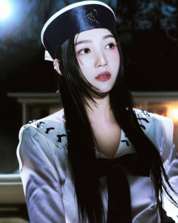 레드벨벳 조이가 SM엔터테인먼트(이하 SM)와 재계약을 체결했다.