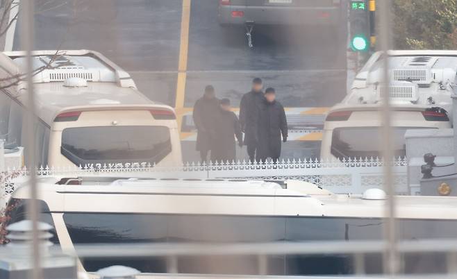 1월14일 서울 용산구 한남동 대통령 관저에서 경호 관계자들이 이동하고 있다. ⓒ연합뉴스