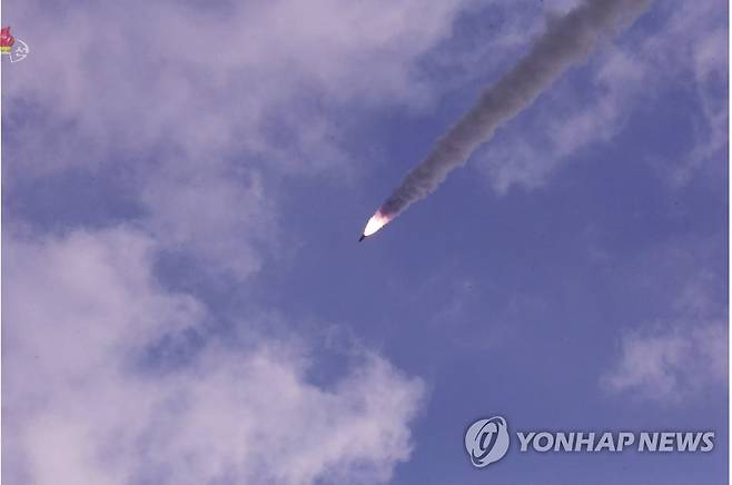 북한 "신형 SLBM 잠수함서 발사" 북한은 2021년 10월 19일 잠수함발사탄도미사일(SLBM)을 시험발사했다고 조선중앙TV가 보도했다. 이 잠수함은 북한이 같은 달 11일 국방전람회에서 공개한 '미니 SLBM'으로 관측된다. 
 [조선중앙TV 화면]