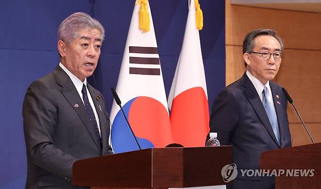 발언하는 이와야 다케시 일본 외무상 (서울=연합뉴스) 최재구 기자 = 이와야 다케시 일본 외무상이 조태열 외교부 장관과 13일 서울 종로구 외교부에서 한일 외교장관 회담을 마치고 공동기자회견을 하며 발언하고 있다. 2025.1.13 jjaeck9@yna.co.kr