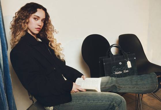 '코치 마뗑킴' 컬래버레이션 컬렉션 모델 컷. 코치