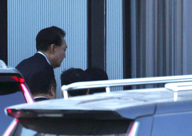 ▲ 내란 우두머리와 직권남용 권리행사 방해 혐의를 받는 윤석열 대통령이 15일 경기 과천시 정부과천청사 내 고위공직자범죄수사처에 출석하고 있다. 연합뉴스