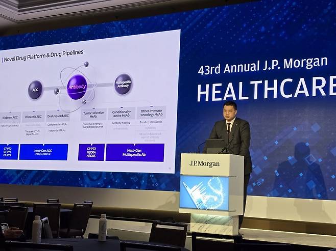 Celltrion CEO Seo Jin-seok delivers a speech at the JP Morgan Healthcare Conference in San Francisco, Tuesday. (Celltrion Group)
