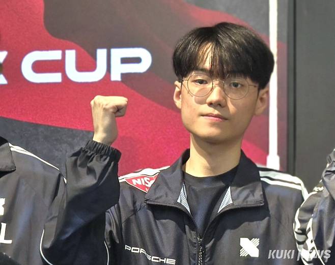 ‘안딜’ 문관빈이 15일 &nbsp;서울 종로구 롤파크 LCK 아레나에서 열린 ‘2025 LCK컵’ 개막전 OK저축은행 브리온과 경기를 마치고 인터뷰하고 있다. 김영건 기자