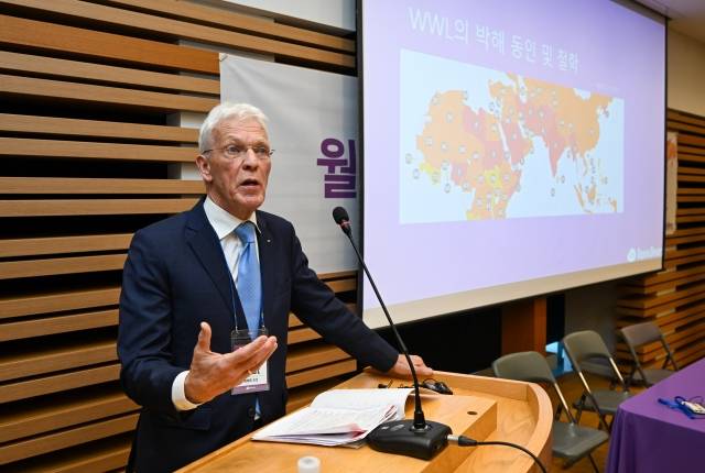 에버트 야곱 슈트 박사. 신석현 포토그래퍼