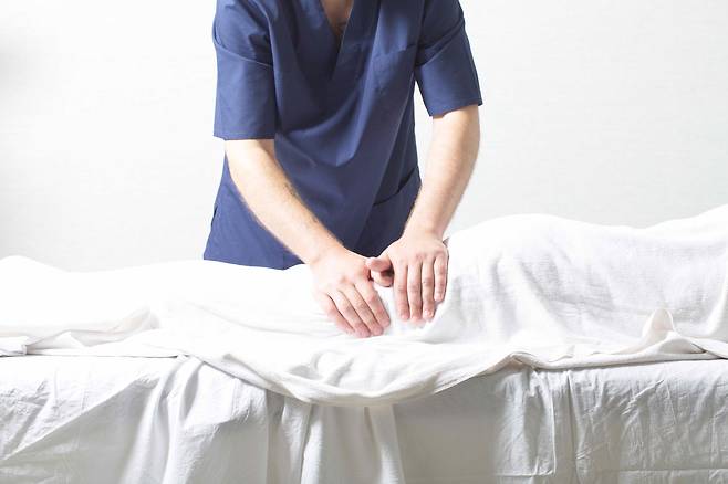 비급여·실손보험 개편안 시행 전 과도하게 도수치료를 늘리면 오히려 보험료가 크게 오를 수 있어 주의가 요구된다. [123rf]