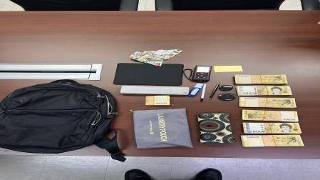 열차 선반에서 현금 3000만원이 든 가방이 발견돼 승무원이 주인을 찾아줬다. [한국철도공사 제공]