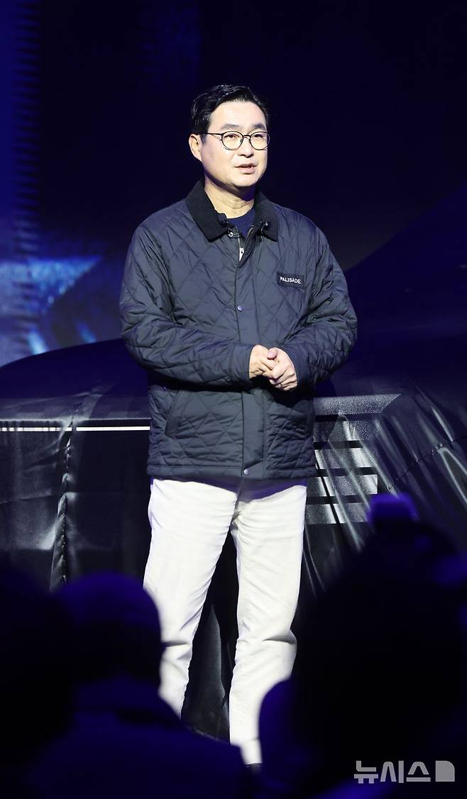 [성남=뉴시스] 김금보 기자 = 정유석 현대자동차 국내사업본부 부사장이 지난 14일 경기 성남시 메종디탈리 복합문화공간에서 열린 현대자동차 신차발표회에서 '디 올 뉴 팰리세이드'를 소개하고 있다. 2025.01.15. kgb@newsis.com