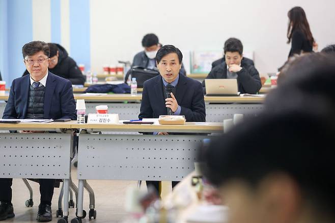 [성남=뉴시스] 15일 오전 경기 성남시 수정구 경기공유학교 성남캠퍼스에서 김진수 경기도교육청 제1부교육감이 인사말을 하고 있다. (사진=경기도교육청 제공) 2025.01.15. photo@newsis.com *재판매 및 DB 금지