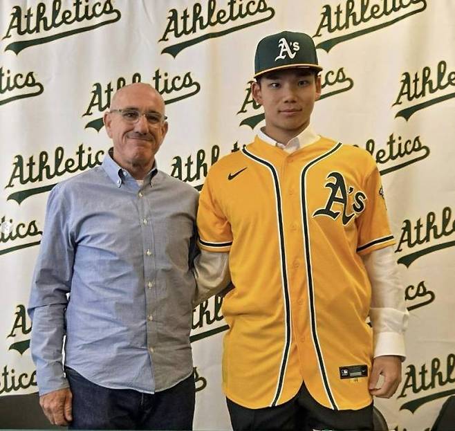 16일(한국시간) 미국 메이저리그 오클랜드 구단과 계약한 모리이. 오클랜드 구단 SNS 캡처