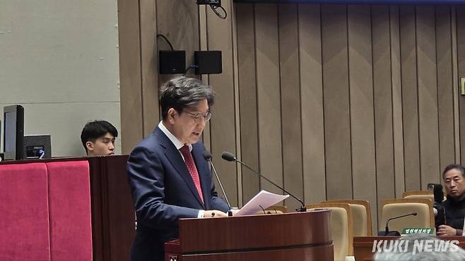 권성동 국민의힘 원내대표가 지난달 18일 국회 본관 예결위회의장에서 긴급의원총회를 열고 발언하고 있다. 임현범 기자