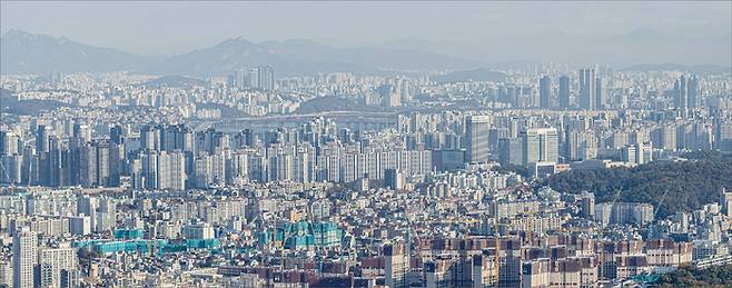 지난해까지 줄곧 상승세였던 서울 아파트값이 보합세로 돌아섰다. 시장에서는 서울 아파트값도 하락 전환할 것이라는 전망과 다시 반등할 것이라는 전망이 엇갈린다. (매경DB)