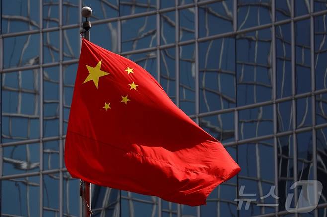 간첩죄 적용 범위를 적국에서 외국으로 확대하는 형법 개정안이 국회에 계류된 것과 관련해 한 외신 기자가 "한국엔 중국 등 외국 간첩을 처벌할 법 조항이 없다"며 이해할 수 없다는 반응을 보였다. 중국 오성홍기. /사진=뉴스1