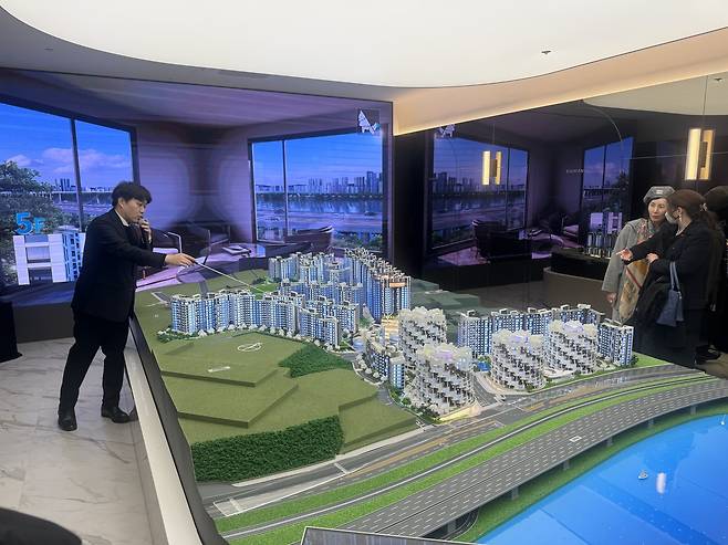 용산구 이태원동 명보빌딩에 지어진 한남4구역 삼성물산 홍보관. 서영상 기자