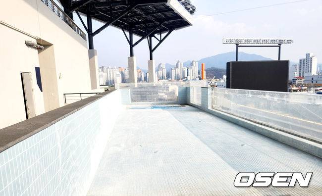 [OSEN=이상학 기자] 대전 새 야구장 4층 3루측 끝에 자리한 인피니티 풀. /waw@osen.co.kr