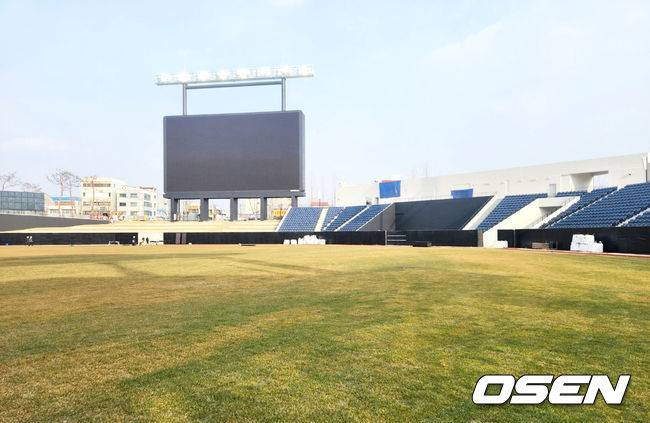 [OSEN=이상학 기자] 대전 새 야구장 좌측과 중앙 펜스는 규정상 최저 높이 2.4m로 낮다. /waw@osen.co.kr