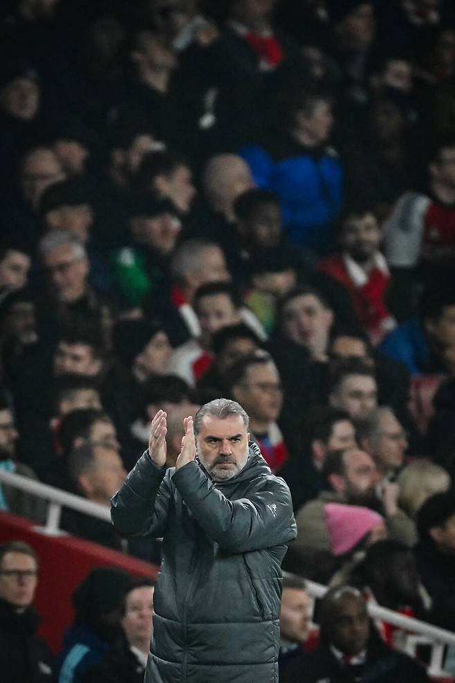 ▲ 토트넘 홋스퍼의 엔제 포스테코글루 감독은 미켈 아르테타 아스널 감독과의 전략, 전술 대결에서 완패했다. ⓒ연합뉴스/REUTERS/AFP