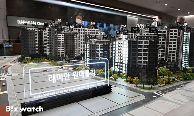 삼성물산이 17일 방배6구역 '래미안 원페를라'의 견본주택을 서울 송파구에 개관하고, 본격적인 분양에 나섰다./사진=이명근 기자 qwe123@