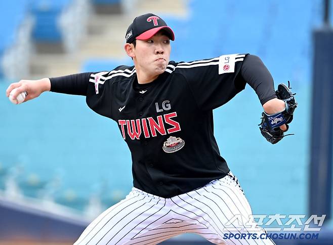 11일 대구삼성라이온즈파크에서 열린 KBO리그 시범경기 LG와 삼성의 경기, 4회말 등판한 LG 진우영이 역투하고 있다. 대구=허상욱 기자wook@sportschosun.com/2024.03.11/