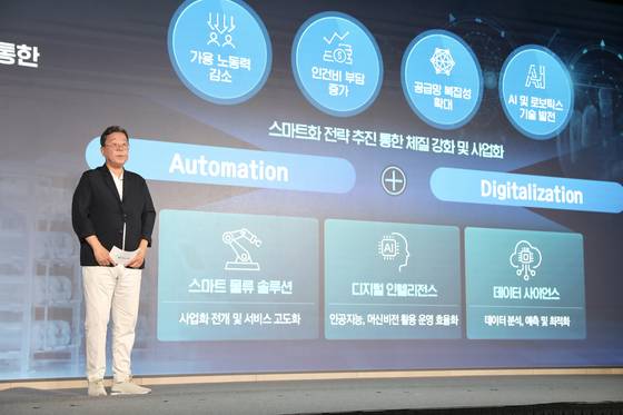 현대글로비스는 2030년까지 비계열사 매출 비중을 50%까지 늘리겠다는 목표를 정했다. 사진은 지난해 6월 이규복 현대글로비스 대표가 '2024 CEO 인베스터데이'에서 중장기 사업 전략을 발표하는 모습. 사진 현대글로비스