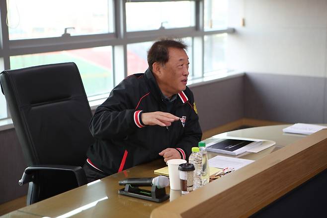 ▲ 최준영 대표이사가 주관한 KIA 타이거즈 전략 세미나 ⓒ KIA 타이거즈