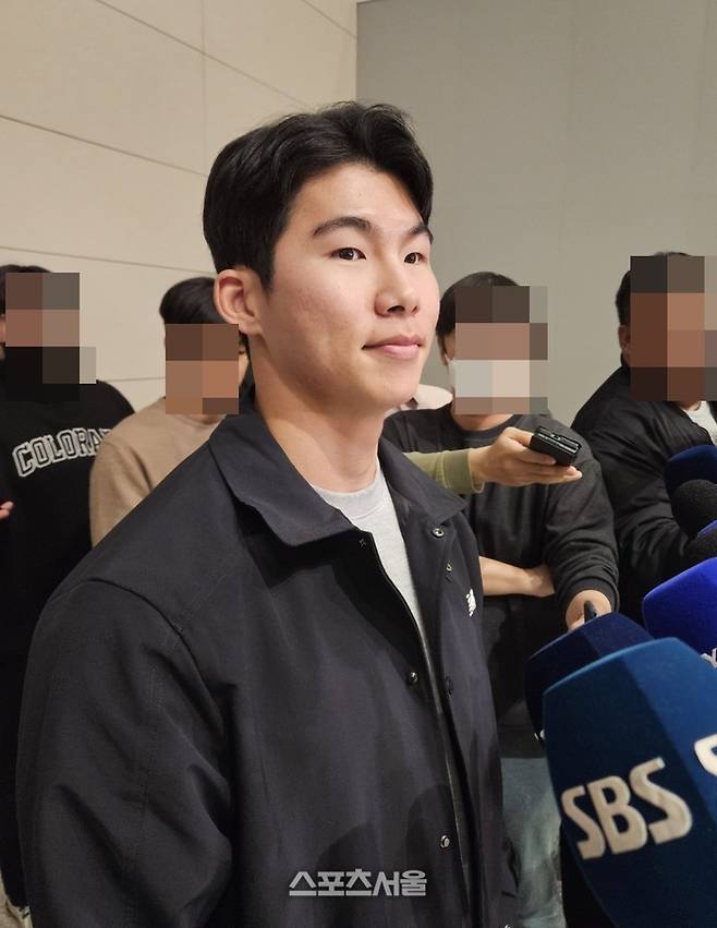 LA 다저스와 계약하며 벡리그 도전에 나선 김혜성이 14일 인천국제공항을 통해 미국으로 출국했다. 인천국제공항 | 김동영 기자 raining99@sportsseoul.com