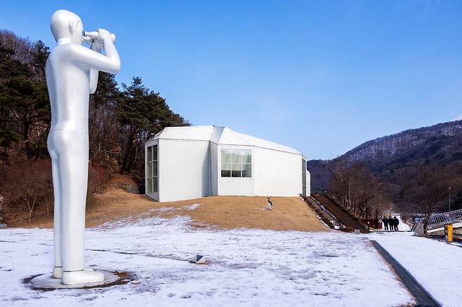 장흥 문화 예술 체험 특구에 있는 '양주 시립 장욱진 미술관'. 장욱진의 그림 속 집을 닮은 미술관은 겨울에도 운치 있다. / 양수열 영상미디어 기자