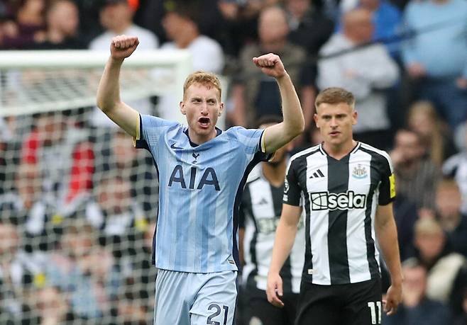 ▲ 토트넘 홋스퍼 공격수 데얀 클루세프스키가 스웨덴 축구대표팀 주장 완장을 차고 경기에 나선다. ⓒ연합뉴스/REUTERS