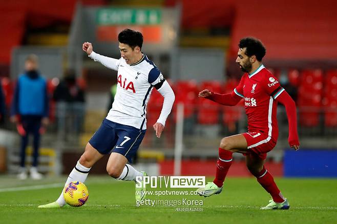 ▲ 모하메드 살라는 리버풀과 재계약 할 것으로 알려졌지만, 상황은 시시각각 변하고 있다. 토트넘 홋스퍼가 손흥민에게 1년 연장 옵션을 사용하면서 살라의 움직임에 관심이 쏠린다.