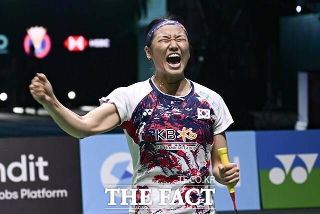배드민턴 여자 단식 세계랭킹 1위 안세영(22·삼성생명)이 19일 40분 만에 상대 선수를 압도하며 2주 연속 세계 대회 우승을 차지했다./AP.뉴시스