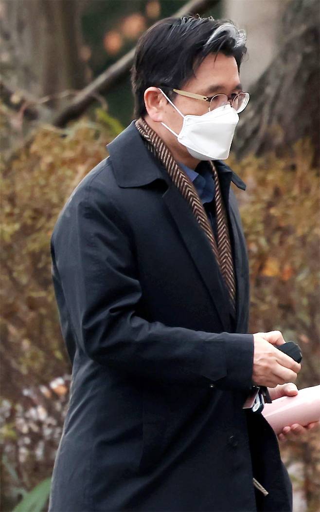 오동운 고위공직자범죄수사처장이 19일 오전 정부과천청사 내 공수처 청사로 출근하고 있다. 과천=뉴시스