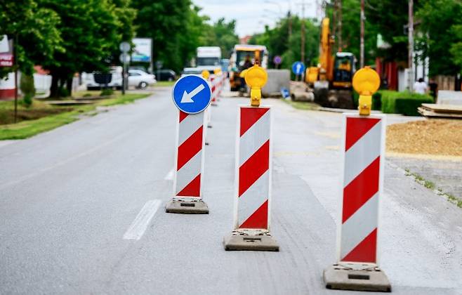 DNA 손상이 발생하면 정상적인 DNA 복제 과정이 중단되고 손상 부위를 우회하도록 하는 신호가 발생한다. 도로를 복구할 때 차량 통행을 제한하고 우회하도록 표지판을 두는 것과 비슷하다. 이후 DNA가 복구되면 우회 신호가 종료돼 정상적인 DNA 복제 과정이 재개된다. 게티이미지뱅크 제공