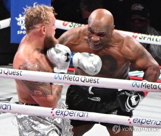 지난 해 11월 15일(현지시간) 미 텍사스에서 열린 마이크 타이슨의 복싱 경기. [UPI=연합뉴스]
