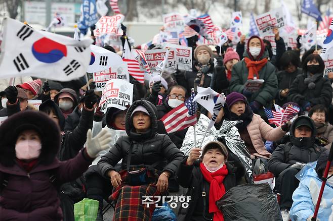 지난 1월 5일 서울 용산구 한남동 대통령 관저 인근에서 탄핵 반대 집회가 열리고 있다. 정효진 기자