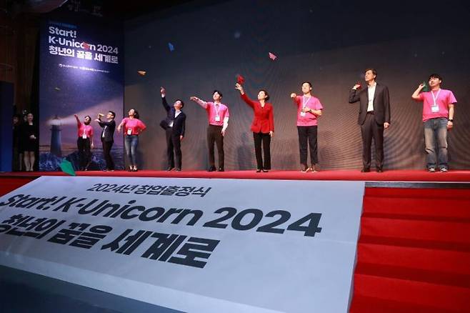 오영주 중소벤처기업부 장관이 지난해 5월16일 경기 안산 청년창업사관학교 본교에서 청년창업사관학교 입학식 겸 출정식에 참석하고 있다. 중소벤처기업부 제공