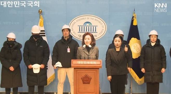 김민전 국민의힘 의원이 지난 9일 서울 여의도 국회 소통관에서 기자회견을 주도해 반공청년단을 소개했다. 유튜브 채널 'KNN NEWS'