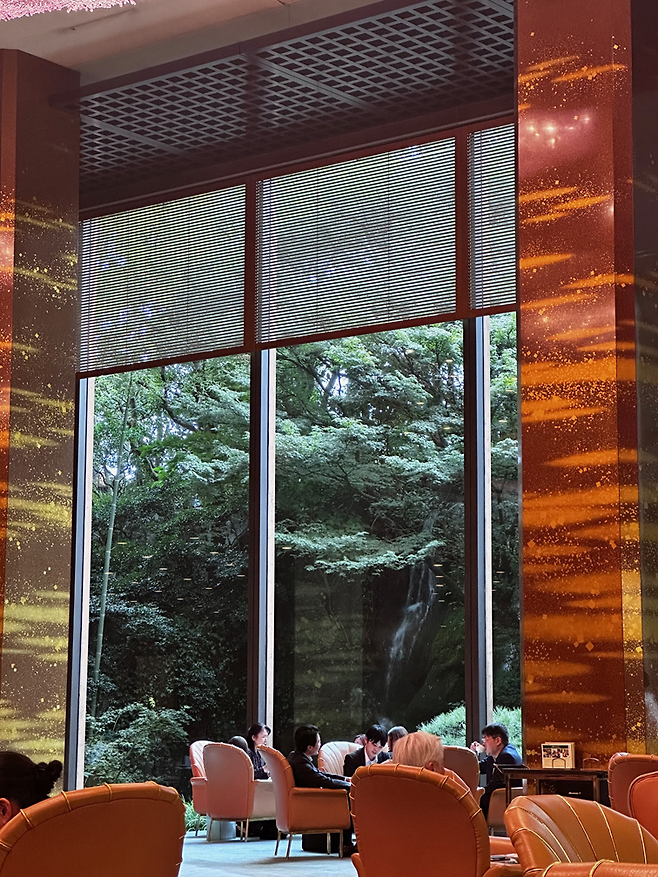 0490f719bc8769f020afd8b236ef203e3195d8f64efb5f9c38