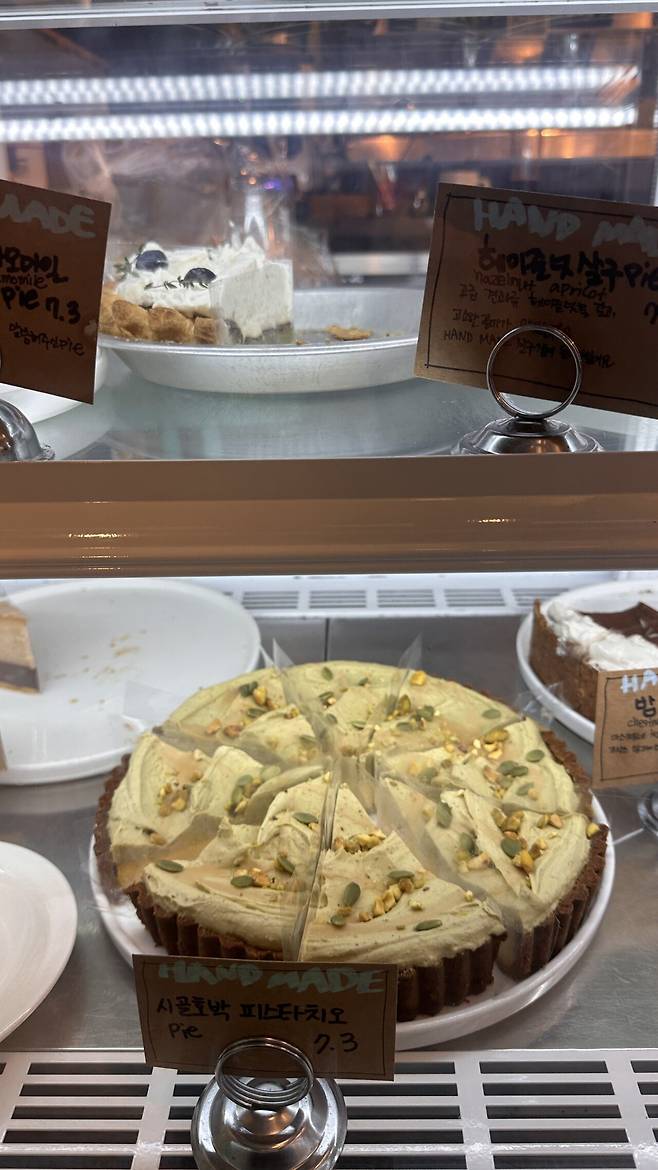 IMG_4862.jpeg 호박 피스타치오 파이 개존맛 먹고 집에서 백세주 먹고 졸림