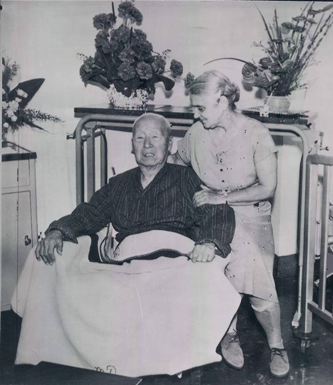 25살 연하 푸른 눈의 화니, 李박사에게 절제된 '사