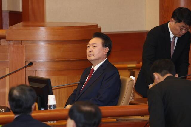 윤석열 대통령이 21일 오후 서울 종로구 헌법재판소에서 열리는 탄핵심판 3차 변론에 출석해 있다. 사진공동취재단