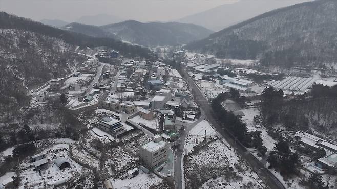 경기도 남양주시 조안면 시우리 일대의 모습. 눈 덮인 단독주택들이 자리 잡고 있다. [윤병찬 PD]