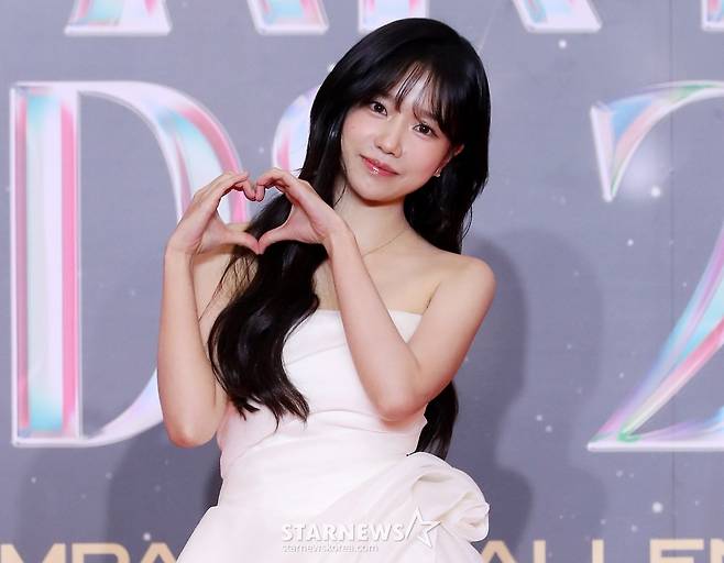 배우 조유리가 27일 오후 태국 방콕 임팩트 챌린저 홀 1-2(IMPACT Challenger Hall 1-2)에서 진행된 '제 9회 아시아 아티스트 어워즈'(The 9th Asia Artist Awards, 이하 'AAA 2024')' 레드카펫 행사에 참석해 포즈를 취하고 있다. 2024.12.27 /사진=김창현 chmt@