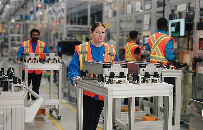 국내 배터리 업계가 IRA 폐지 예고에 따른 대응책 마련에 고심하고 있다. 사진은 넥스트스타에너지 내부 모습.[사진｜뉴시스]