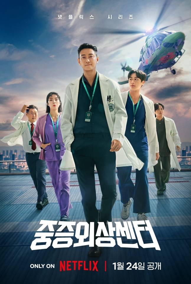 배우 추영우가 넷플릭스 시리즈 ‘중증외상센터’에 출연한다. 이 작품은 전장을 누비던 천재 외과 전문의 백강혁(주지훈)이 중증외상팀을 재건하며 벌어지는 이야기를 그린다. 추영우는 극 중 엘리트 펠로우 ‘양재원’ 역을 맡아 허당미 넘치지만 실력은 뛰어난 캐릭터를 연기한다. 양재원은 생사의 기로에 선 환자들을 구하기 위해 '골든아워'를 사수하며 거침없이 질주하는 인물로, 추영우는 이를 통해 시청자들에게 짜릿한 쾌감을 선사할 예정이다. 추영우는 백강혁의 첫 제자로, 백강혁과의 브로맨스를 그리며 함께 성장해 나간다. 제작발표회에서 그는 "양재원이 백강혁에게 느끼는 감정이 실제로 제가 주지훈 선배님께 느끼는 감정과 비슷하다"고 밝혀, 두 배우의 케미에 대한 기대감을 높였다. 또한, 추영우는 매 작품마다 새로운 연기 변신을 시도하며 다채로운 캐릭터를 구축해왔다. 이번 작품에서도 원작 웹툰을 정독하며 양재원 역을 준비해, 더욱 심도 있는 캐릭터를 선보일 예정이다. ‘중증외상센터’는 오는 24일 넷플릭스를 통해 전 세계 190여 개국에 동시 공개된다.