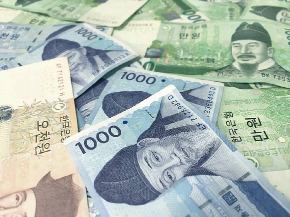 터무니없이 높은 이자를 받는 등 폭리를 취한 대부업자 2명이 집행유예를 선고받았다. 본 기사와 무관한 이미지. [사진=픽사베이]