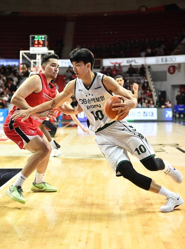 김보배(오른쪽). /사진=KBL 제공